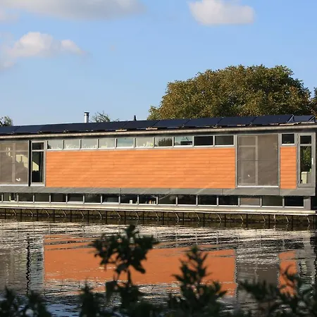 Daire Bed & Boat, On Houseboat Amsterdam