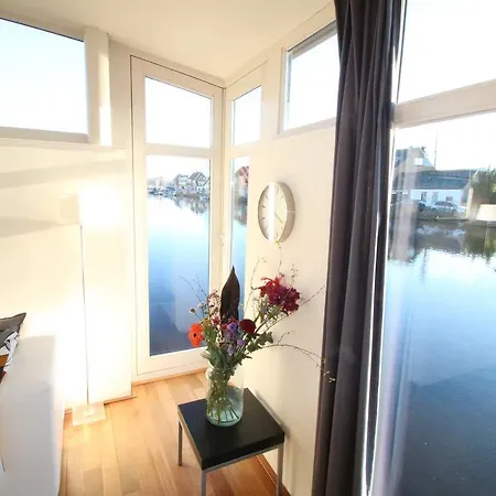Bed & Boat, On Houseboat Lejlighed Amsterdam